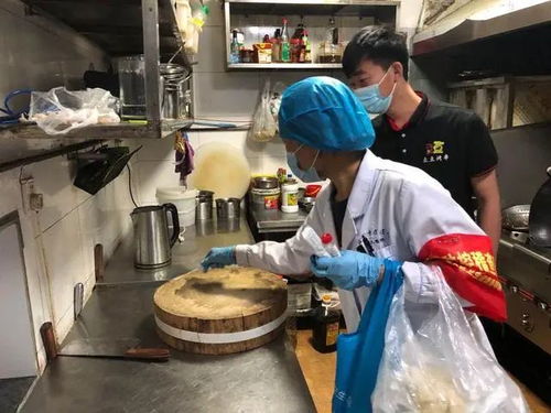 疫情防控不松懈 北京市場監(jiān)管部門連夜開展食品市場消殺工作